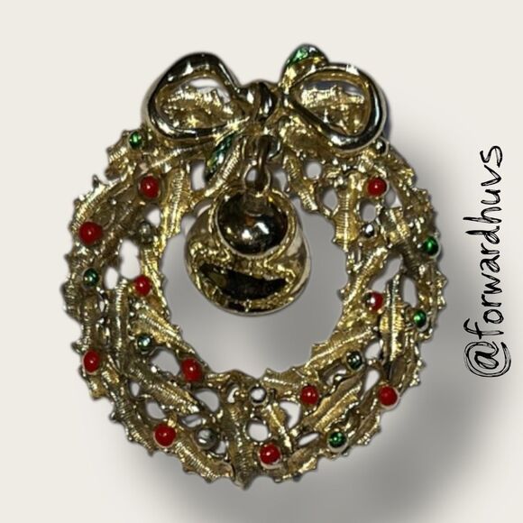 Bundle Sale 3 for $15 | Vintage Christmas Wreath Brooch with Articulated Bell - Picture 3 of 8